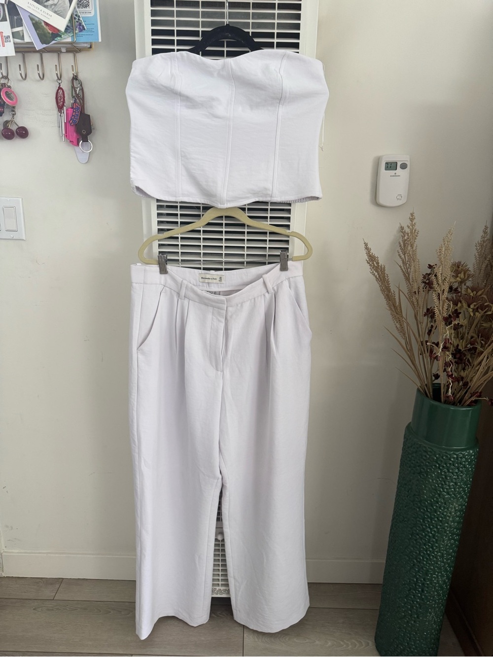 Abercrombie & fitch- Women's White Strapless Crop Top